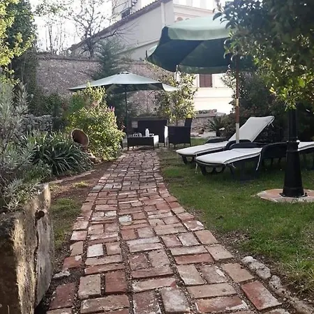 - La Corte D'ivi Bed & Breakfast
