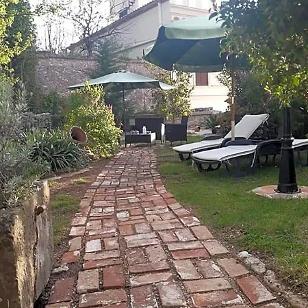 Bed & Breakfast - La Corte D'ivi 3*